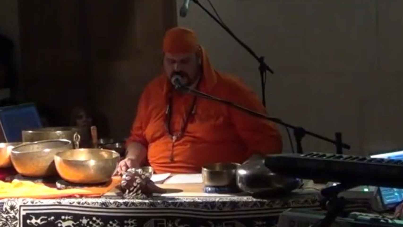 El Lama Losel, líder de una secta sexual, en la Casa de las Conchas de Salamanca