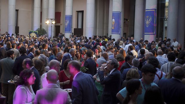 Los invitados disfrutaron del Enclave Corpus 2024 en el patio del Palacio de Lorenzana.