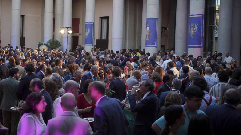 Los invitados disfrutaron del Enclave Corpus 2024 en el patio del Palacio de Lorenzana.
