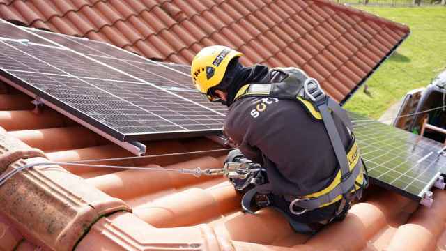 Instalación de autoconsumo solar por operarios de SotySolar.