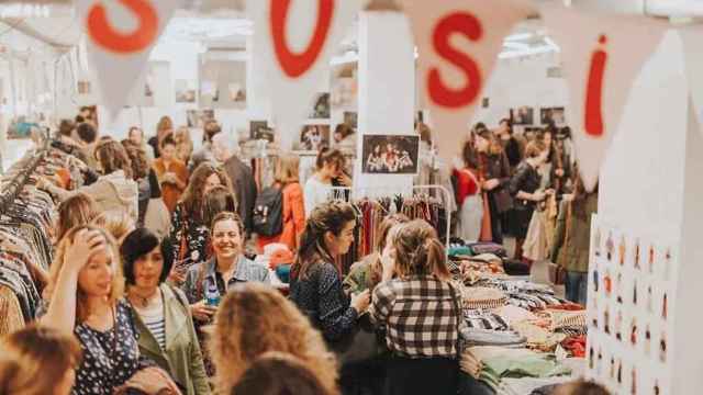 Mercadillo de ropa vintage.