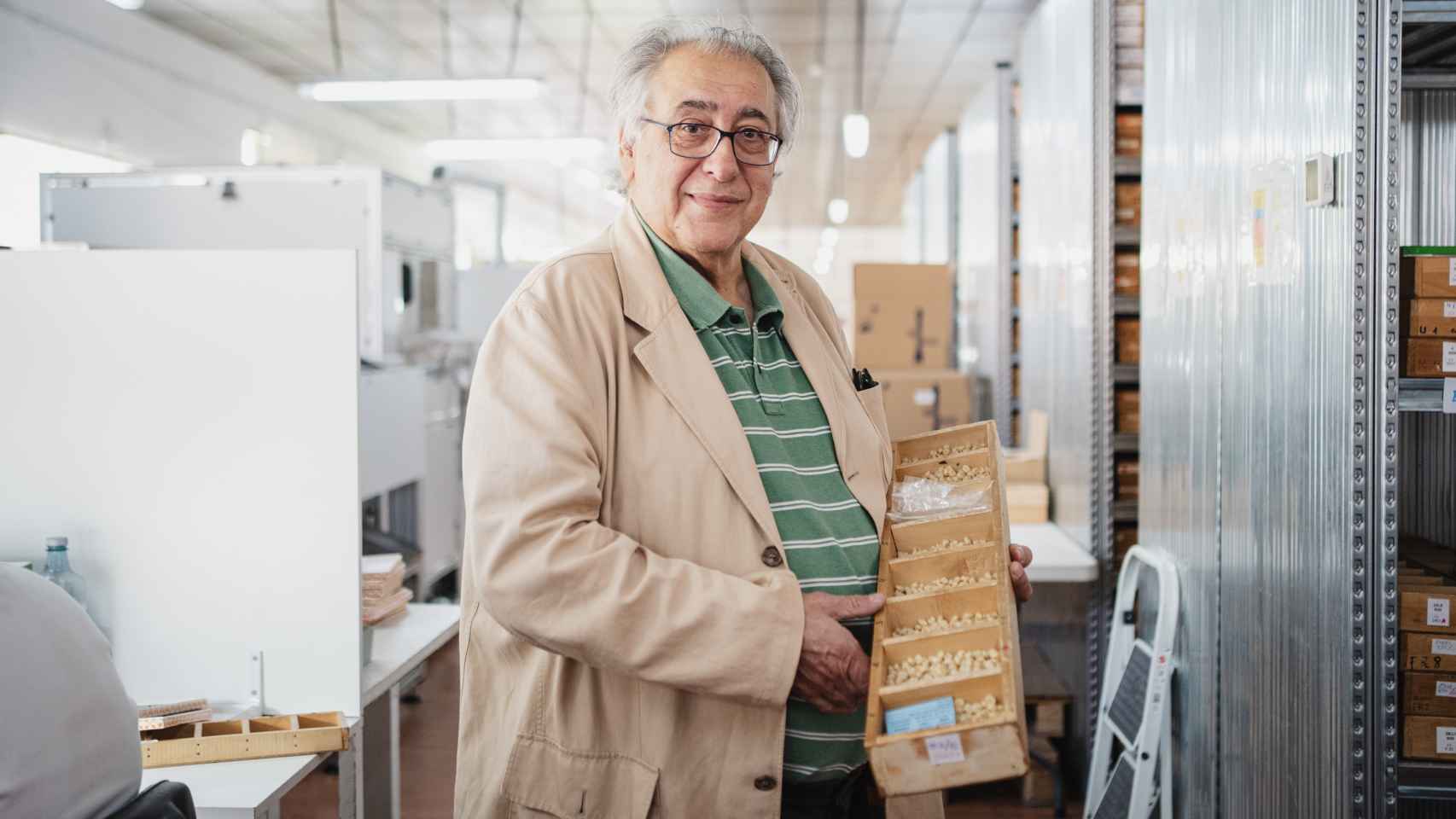 José Domínguez es el director de Unidesa-Odi, la única fábrica de dientes artificiales de España.