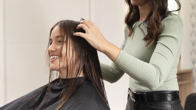 Mujer en la peluquería.