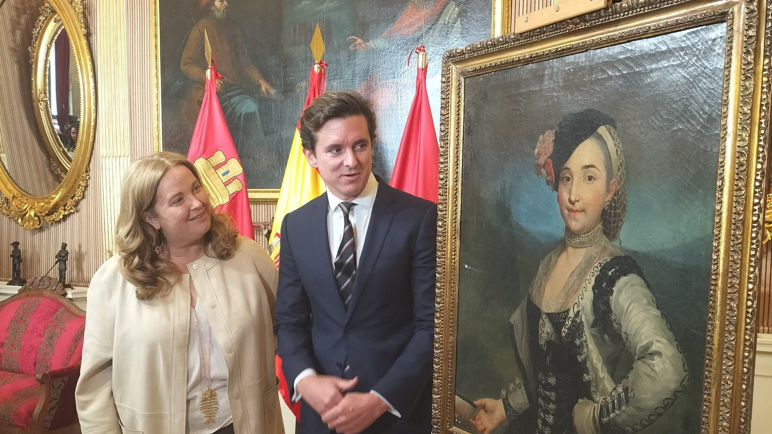 La familia De la Sota y Llano recibe ‘Retrato de Dama’ en el Ayuntamiento de Burgos