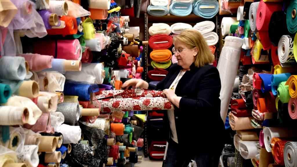 Fausta Di Nardo, en su tienda Tejidos María Oliva