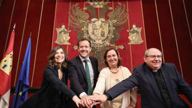 La presidenta de la Real Fundación, Xandra Falcó; el alcalde de Toledo, Carlos Velázquez; la presidenta de la Dputación provincial, Concepción Cedillo y el deán de la Catedral, Juan Pedro Sánchez.