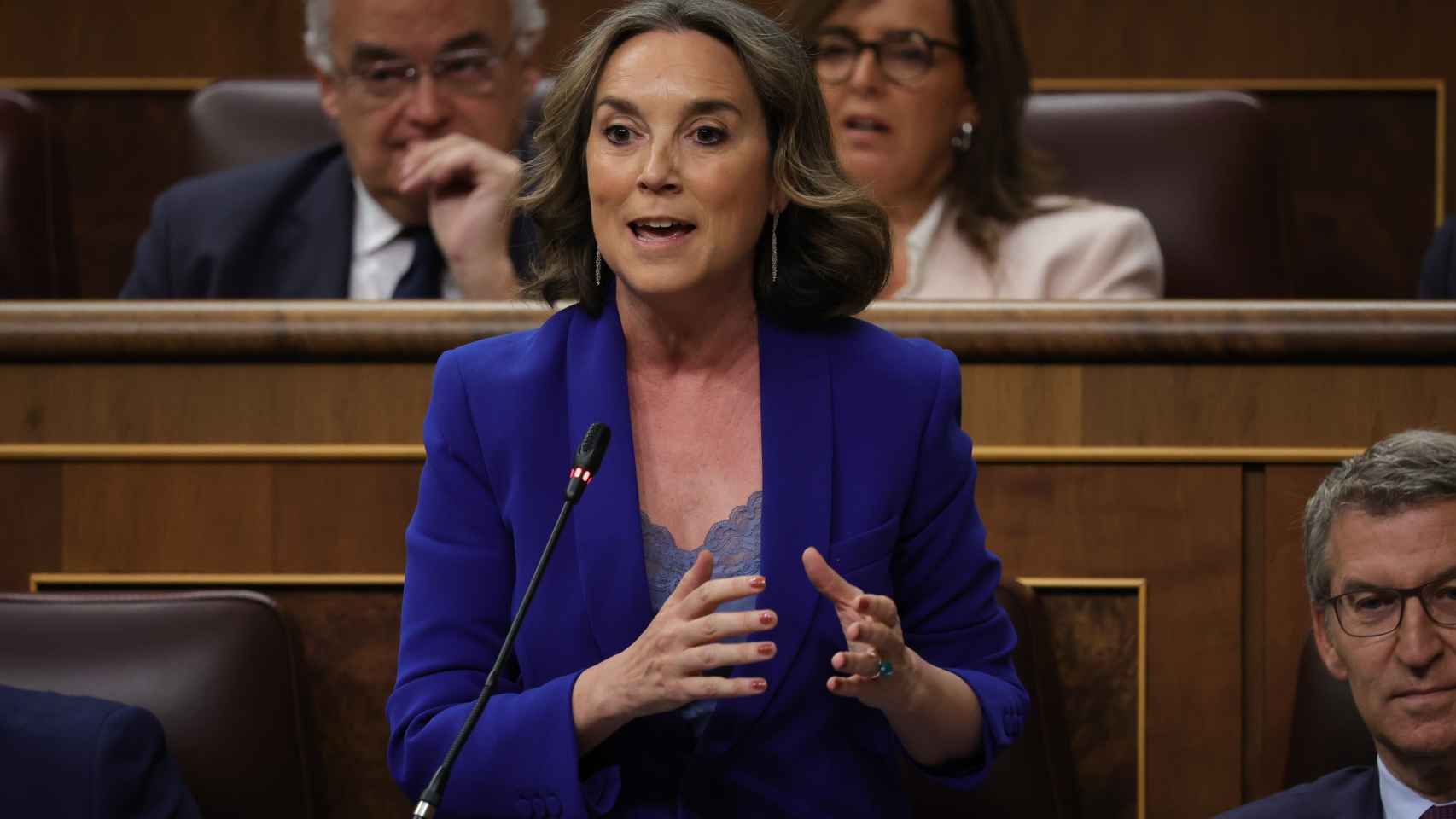 La secretaria general del PP, Cuca Gamarra, interviene durante la sesión de control al Gobierno.