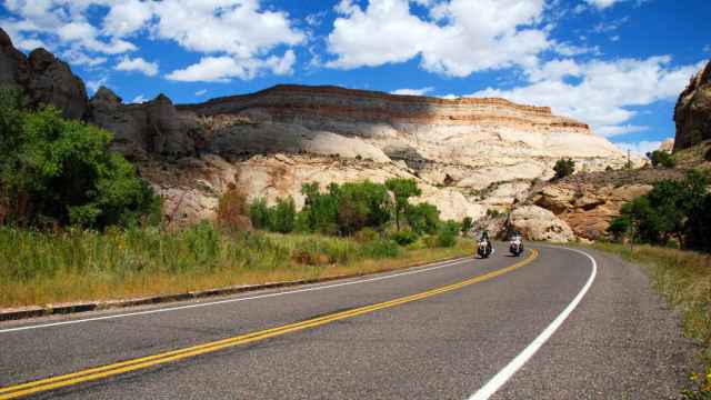 Moteros recorriendo la Ruta 66 de Estados Unidos.