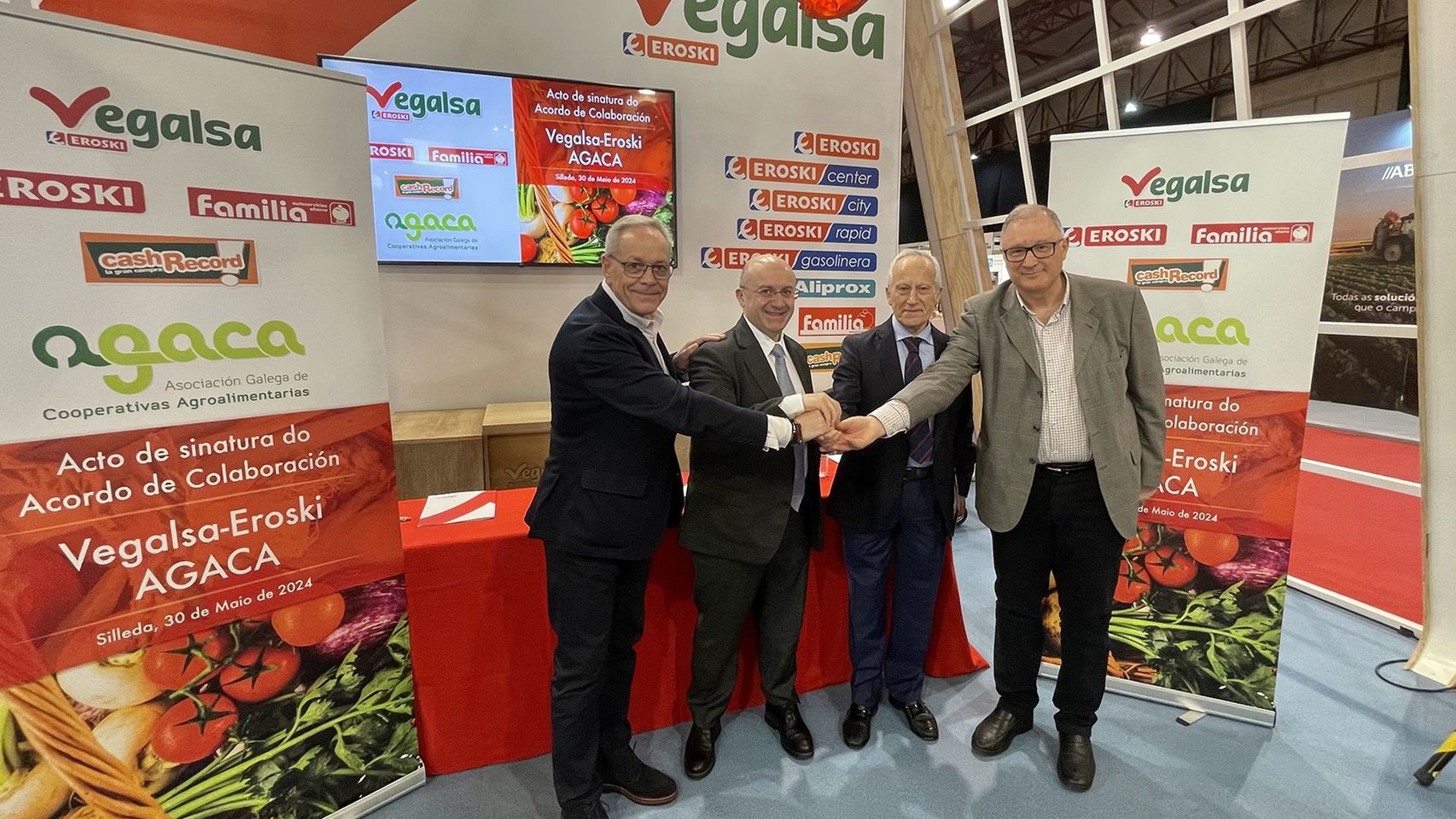 Representantes de Vegalsa-Eroski y Agaca.