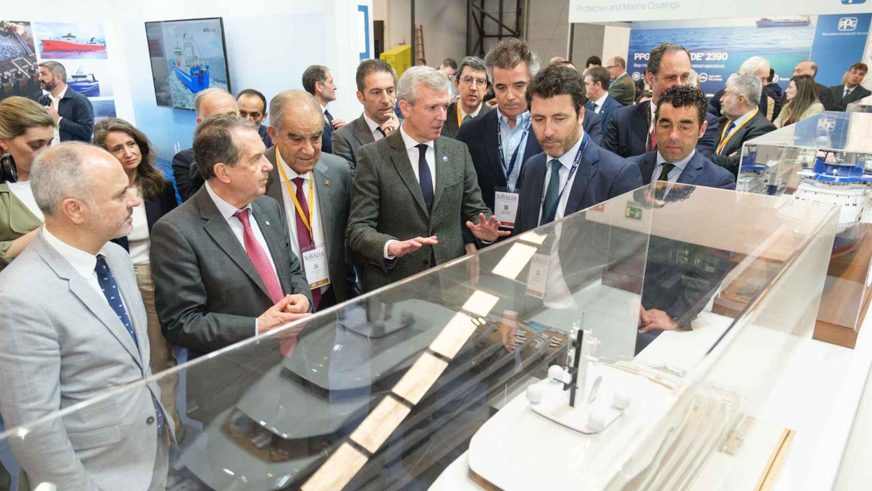 El presidente de la Xunta, Alfonso Rueda, con el alcalde de Vigo, Abel Caballero, en un acto.