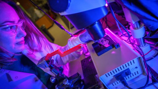 Secuenciación de muestras de ADN.  David Baillot/UC San Diego Jacobs School of Engineering.