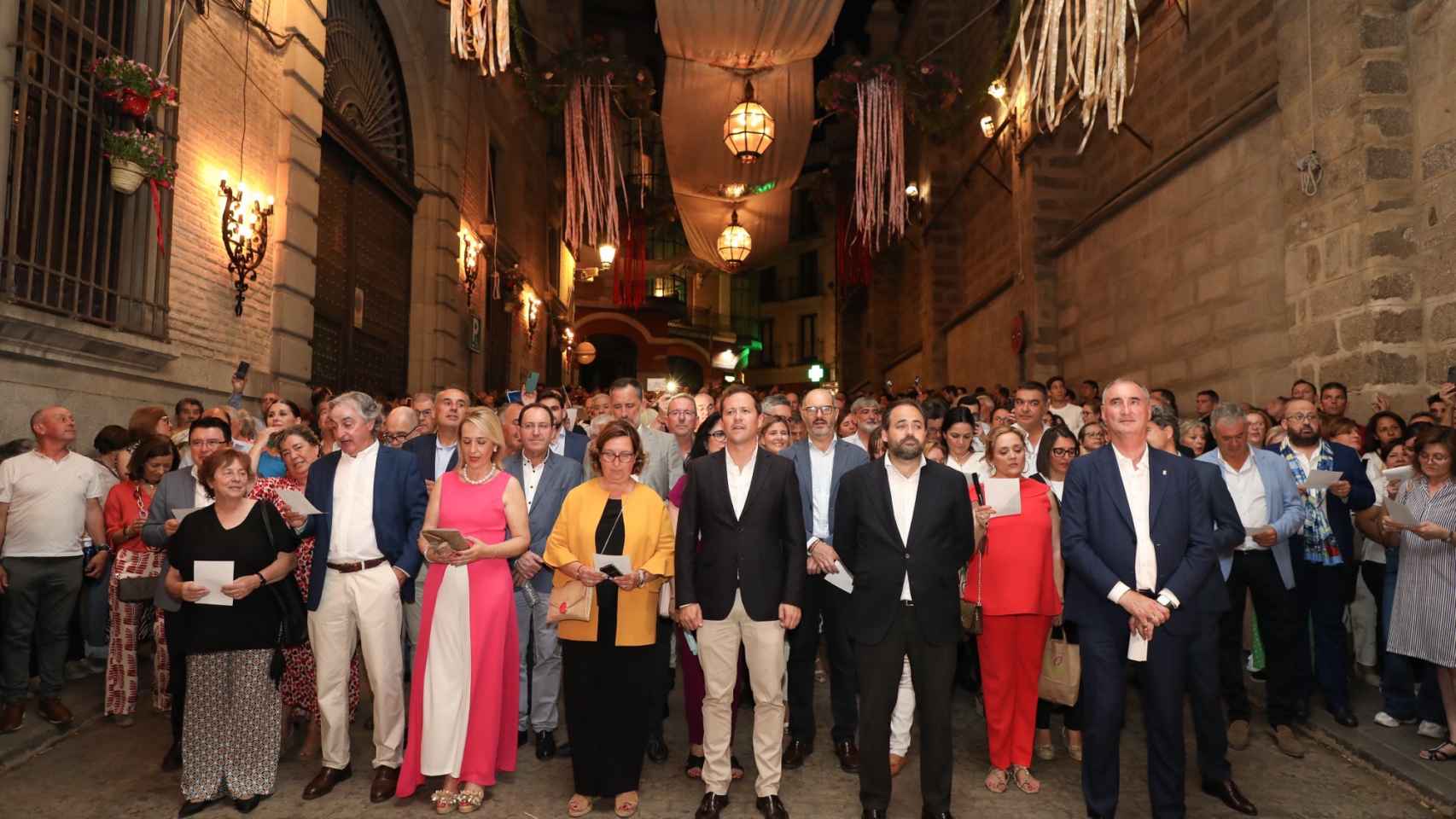 Velázquez inaugura la carrera procesional del Corpus y Page pasea entre selfies y saludos