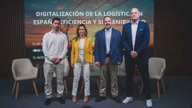 De izquierda a derecha: Álvaro Pina (Dimensia), María Eugenia Borbore (Telefónica España), Berto Gil (ID-Logistics Iberia) y Stephan Walser (Körber Supply Chain Software) durante su participación en el encuentro 'Digitalización de la logística en España: eficiencia y sostenibilidad'.