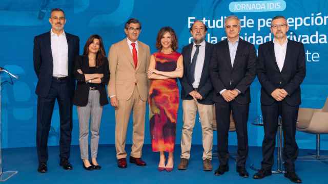 Foto de familia de la presentación del estudio sobre percepción de la sanidad privada.
