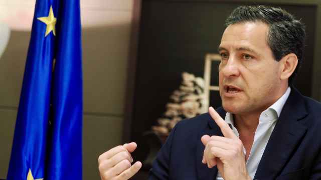 El candidato del PP a las elecciones europeas, Raúl de la Hoz, durante la entrevista con EL ESPAÑOL de Castilla y León