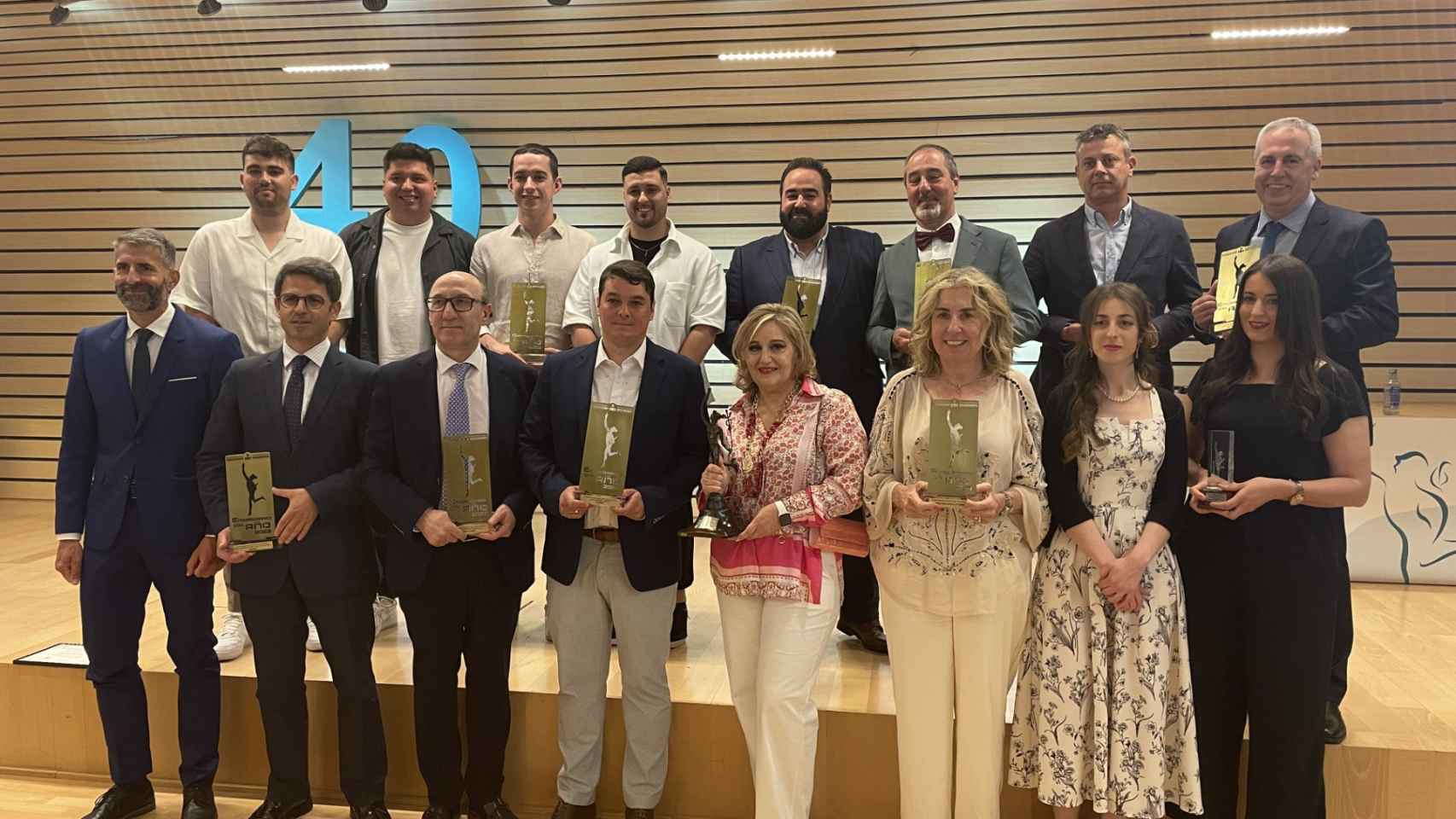 Foto de familia de los premiados del XL Certamen Empresario del Año.