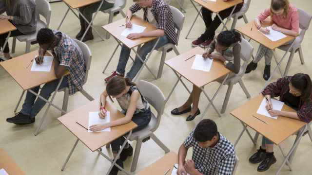 Estudiantes examinándose en la Selectividad.