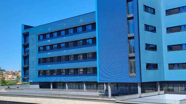 Fachada sur del hospital Álvaro Cunqueiro de Vigo.