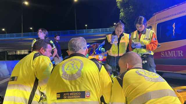 Efectivos de Emergencias Madrid actuando en un suceso en una fotografía de archivo.