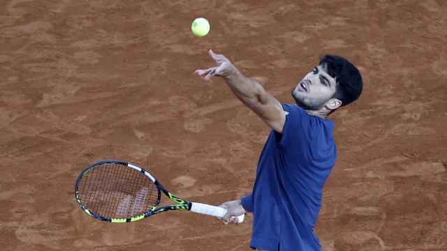 Alcaraz durante el partido de tercera ronda de Roland Garros ante Korda.