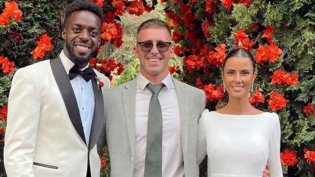 Iñaki Williams y Patricia Morales, felices, tras darse el 'sí, quiero' en Bilbao.