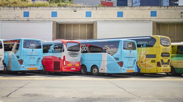 Un día de Operación Salida en una estación de autobuses de Madrid.