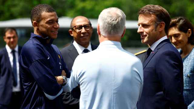 Mbappé charla con Macron.