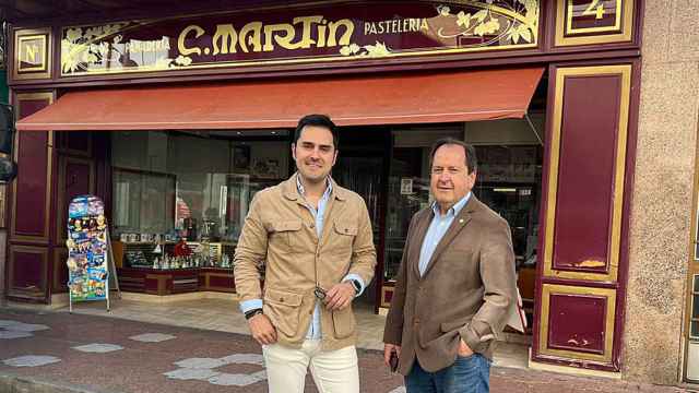 Carlos junto a su padre José Carlos en la Panadería Pastelería Cipriano Martín de Medina