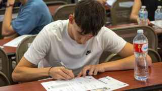 Arranca la EvAU en Castilla-La Mancha: fotogalería de los primeros exámenes en Toledo