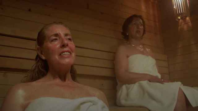 Chari Gutiérrez junto a otra actriz en el anuncio. Foto: Movistar Prosegur Alarmas.