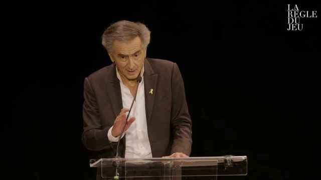 Bernard-Henri Lévy interviene en la cumbre europea contra el antisemitismo celebrada este lunes en París.