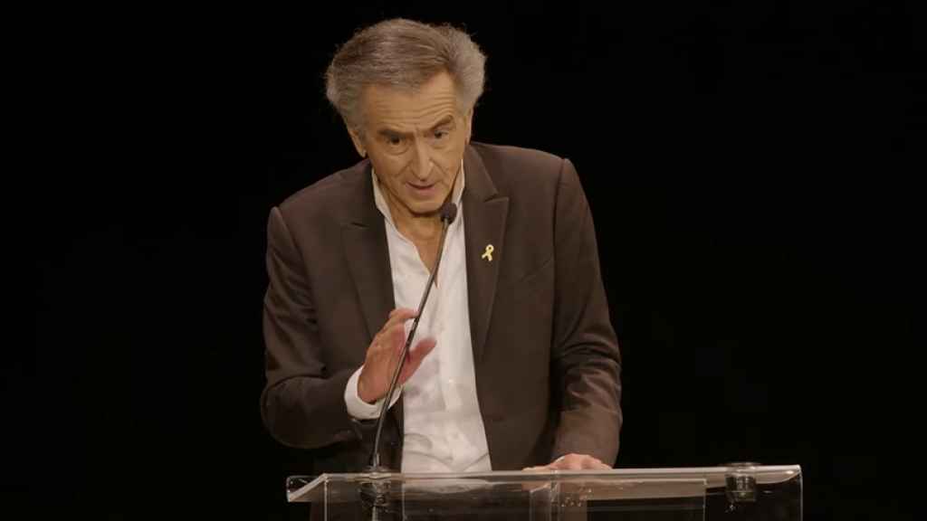 Bernard-Henri Lévy interviene en la cumbre europea contra el antisemitismo celebrada en París.