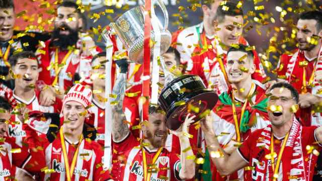 Los jugadores del Athletic Club de Bilbao celebran su victoria en final de la Copa del Rey frente al Mallorca RCD, el 6 de abril de 2024. Foto: AFP7 / Europa Press