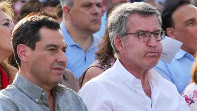 Feijóo, este miércoles en un mitin en Sevilla, junto a Juanma Moreno.