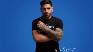 Ilia Topuria posa para la campaña publicitaria de Bit2Me.