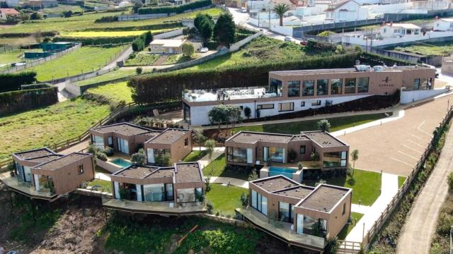 Abre Espazo Nature, complejo turístico sostenible de la playa de Razo en Carballo (A Coruña)