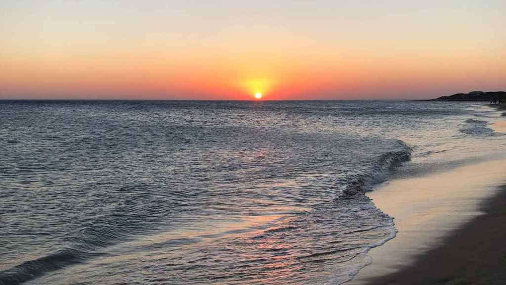 Puesta de sol en la playa de Zahora.