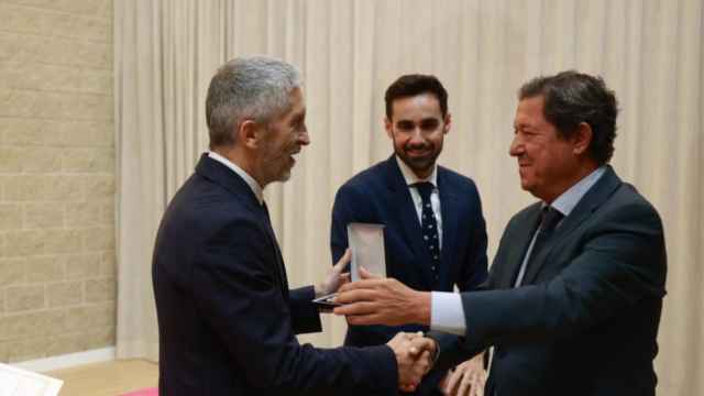 El actual administrador de Puerto III (Cádiz) y detenido en esta operación, cuando fue condecorado por Marlaska.