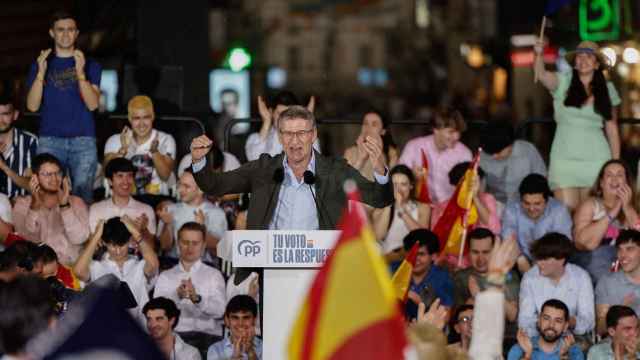 Feijóo, en el mitin de esta tarde en Madrid, que acabó con un fuerte aguacero.