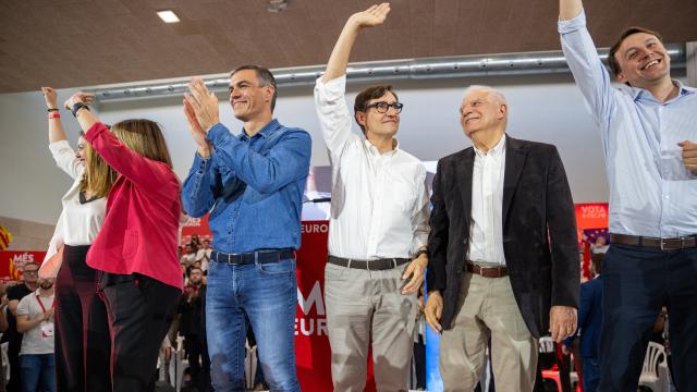 Pedro Sánchez, Salvador Illa y Josep Borrell en un acto en Barcelona