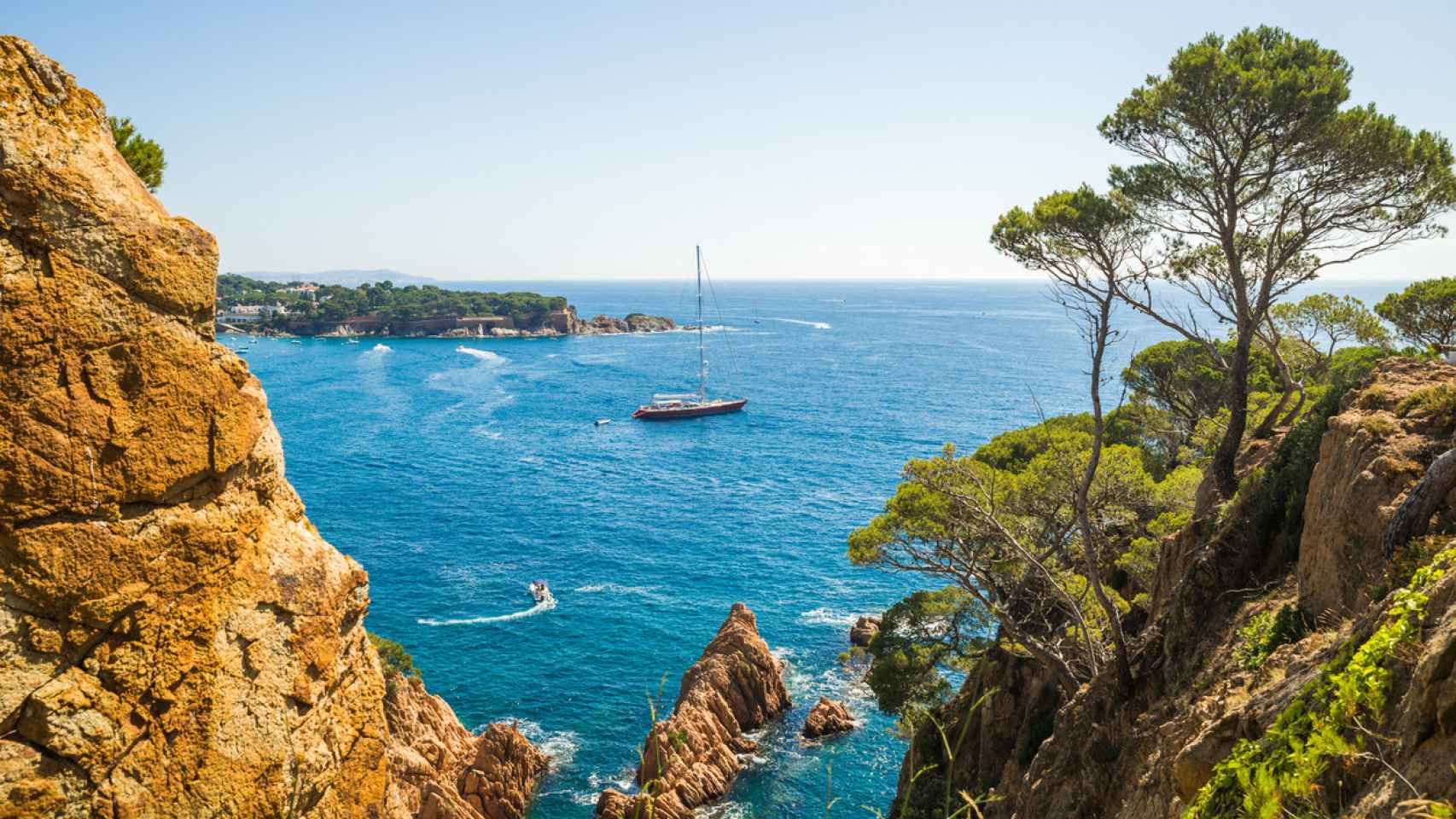 La playa más bonita y barata de España.