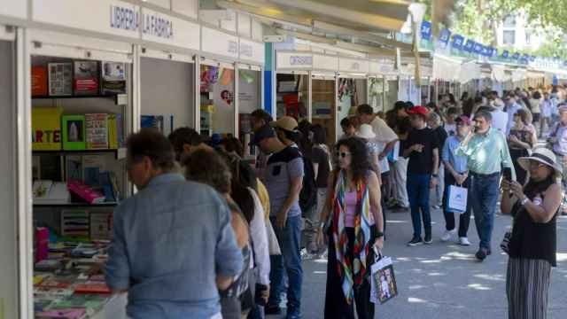 Ambiente en la Feria del Libro de Madrid