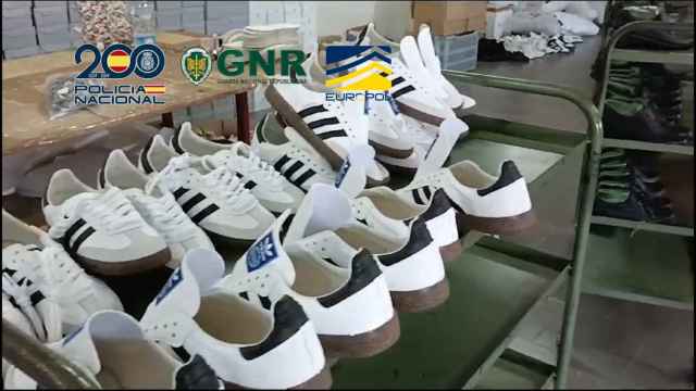 Cae un grupo criminal en Alicante que vendía ropa falsificada.