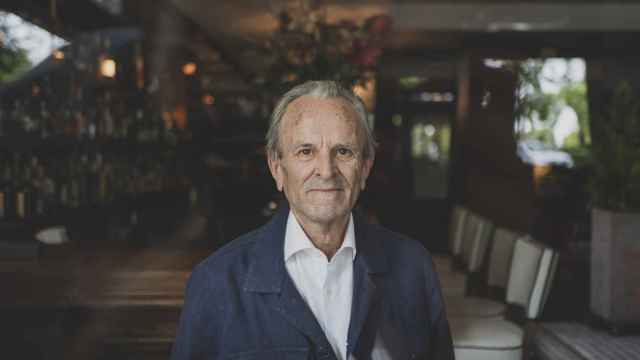 Antonio Hernández Mancha fue presidente de Alianza Popular entre 1987 y 1989. Tras casi cuatro décadas en silencio, da un paso al frente para contar su versión de la Historia reciente.