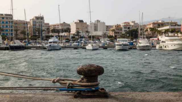 Vista del puerto de Roquetas de Mar, en Almería.