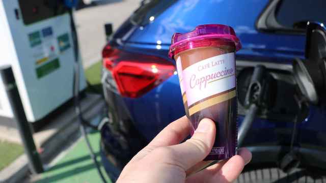 Hemos recargado este coche eléctrico en 10 minutos, el tiempo que hemos tomado un café.