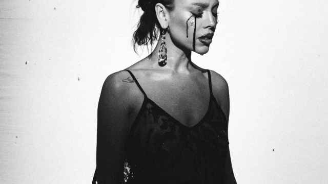 Danna, la cantante y actriz con 60 millones de seguidores: “El malestar actual no es generacional: el mundo está en un momento muy dark, es necesario el egoísmo sano”