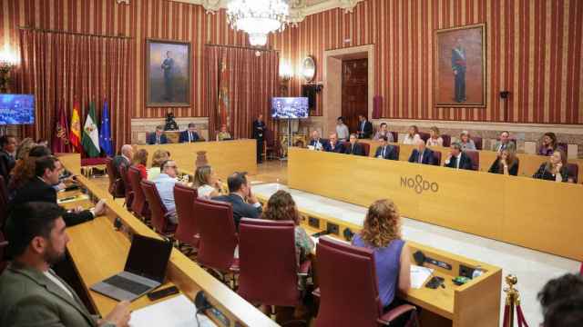 El Salón Colón del Ayuntamiento de Sevilla, durante la cuestión de confianza a Sanz.