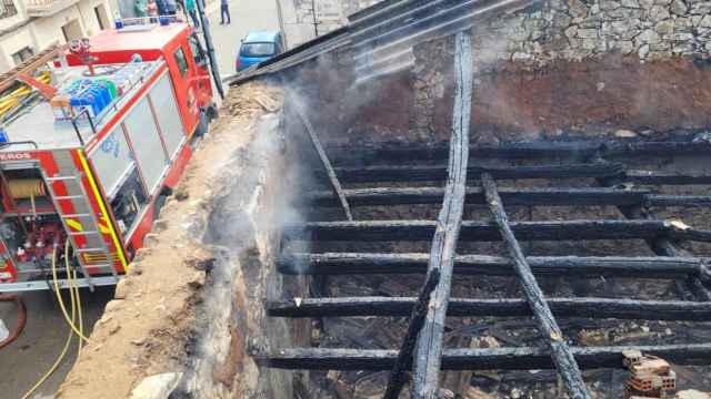 Arde una casa en Campaspero: el fuego afecta a la vivienda contigua