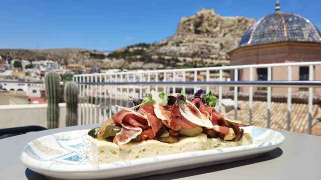 Uno de los platos que lanzan para la semana de Hogueras en Miralta.